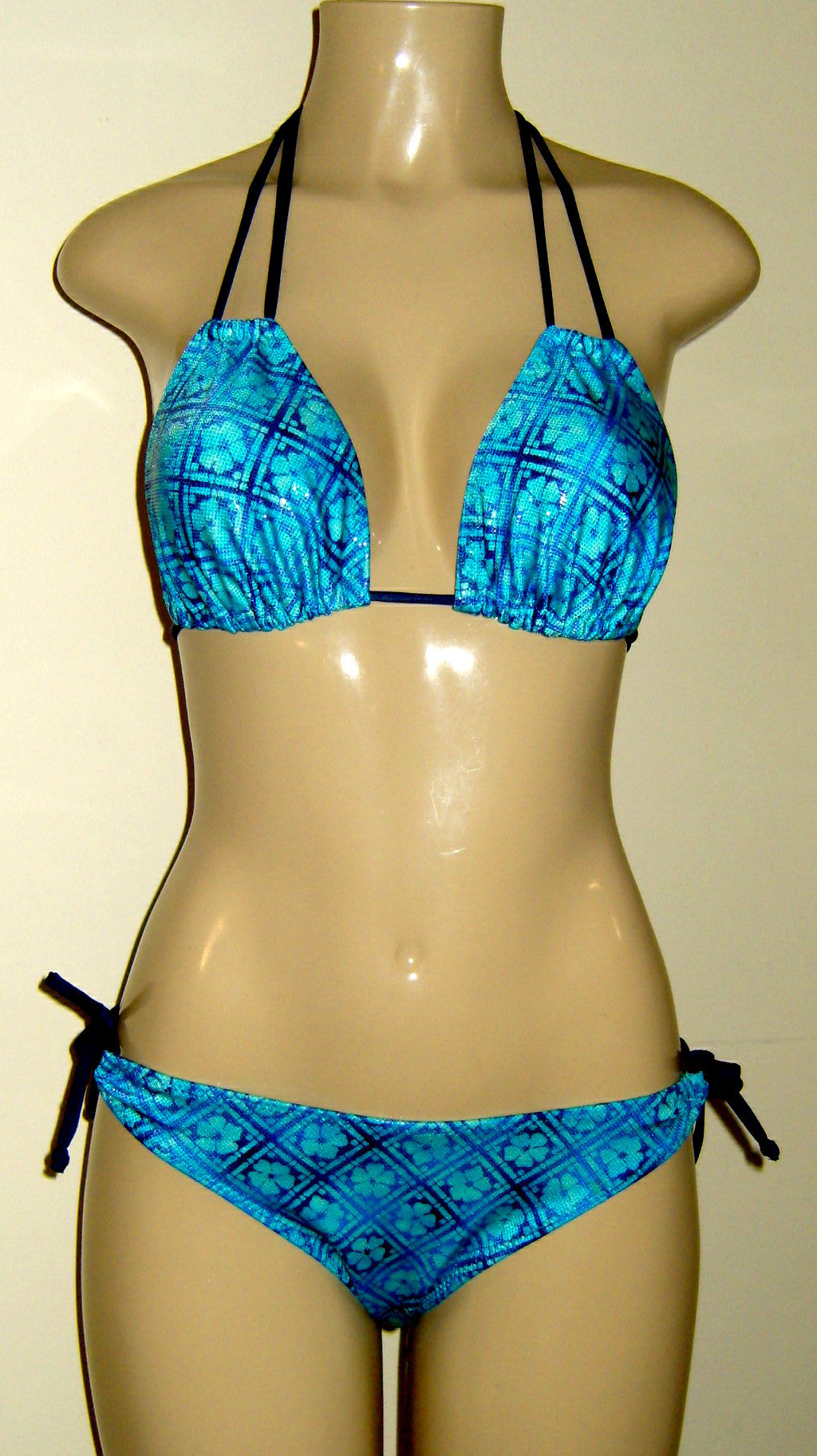 Double String Top and Keyhole Bottom