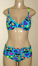 Load image into Gallery viewer, V-underwire bikini top and foxy bototm
