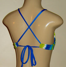 Load image into Gallery viewer, Sport bikini top with crisscross back
