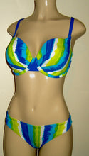 Load image into Gallery viewer, Push up underwire top and Timeless Bikini Bottom
