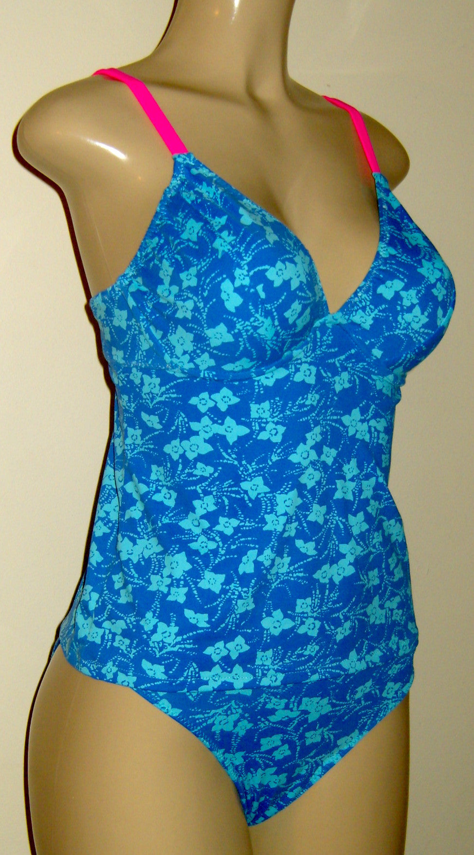 Tankini top with open back and Plain bikini bottom