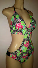 Load image into Gallery viewer, Rib Band Triangle Monokini
