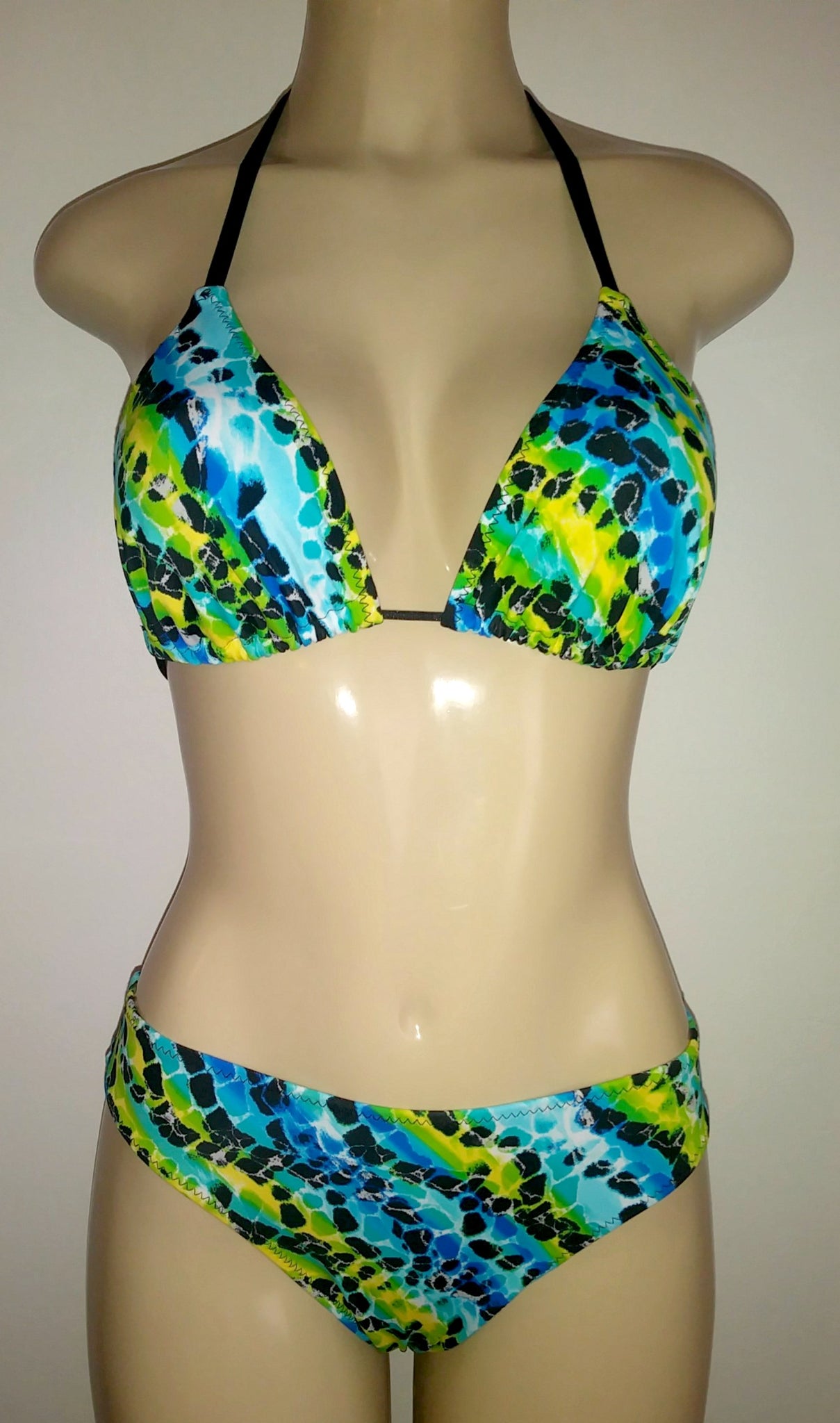 Triangle bikini tops for women. Timeless low waisted swimwear