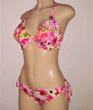 Load image into Gallery viewer, Tie halter bikini top and Low-rise swimwear bottom
